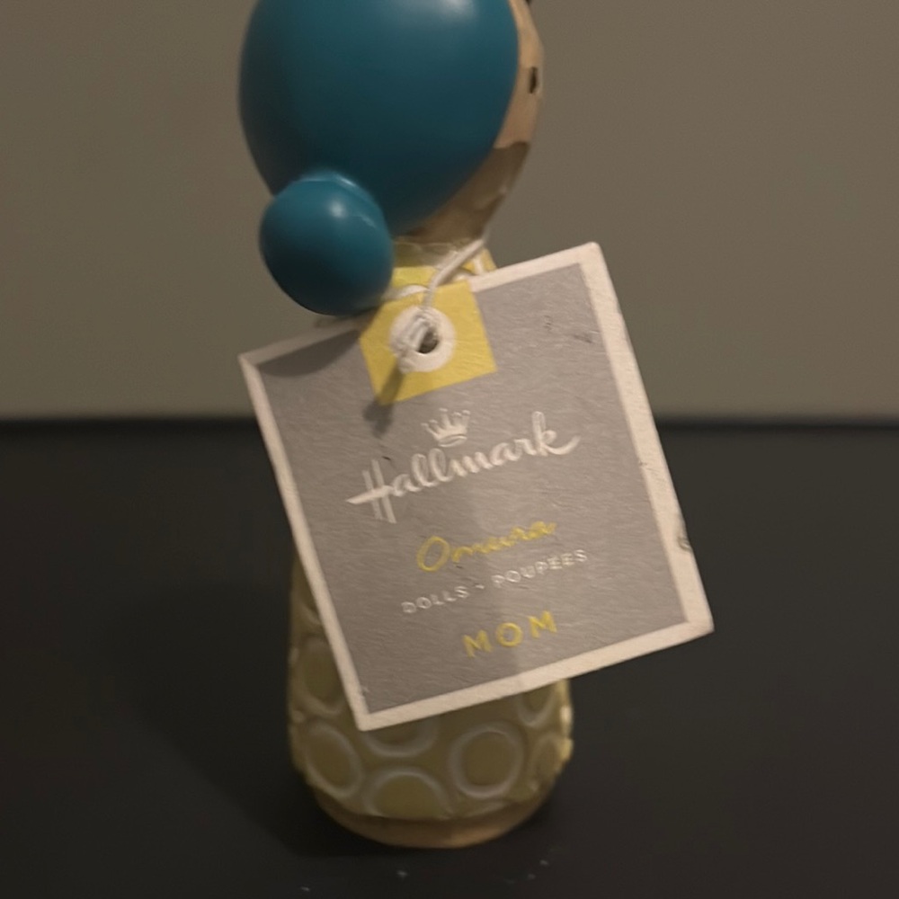 Blue and Yellow Mom Figurine - Picture 3 of 3